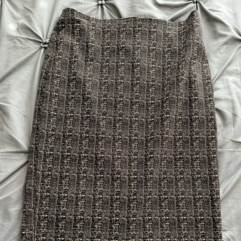 89th & Madison pencil skirt.unique print in black & taupe